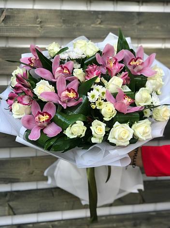 Букет цветов из: Розы и Хризантемы в Голиково