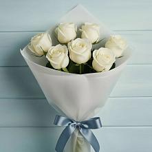 Букет 7 Белых роз Эдлесс Лав в Голиково