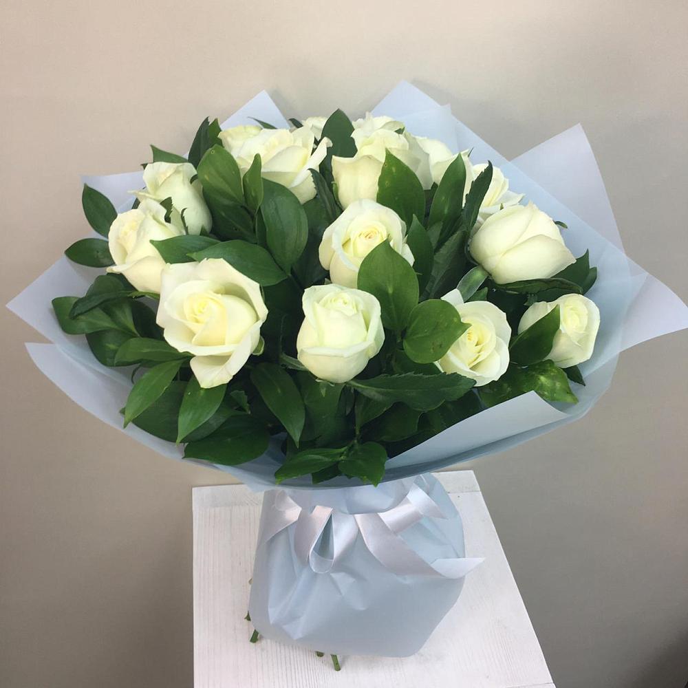 Букет 15 Белых роз Проуд в Голиково