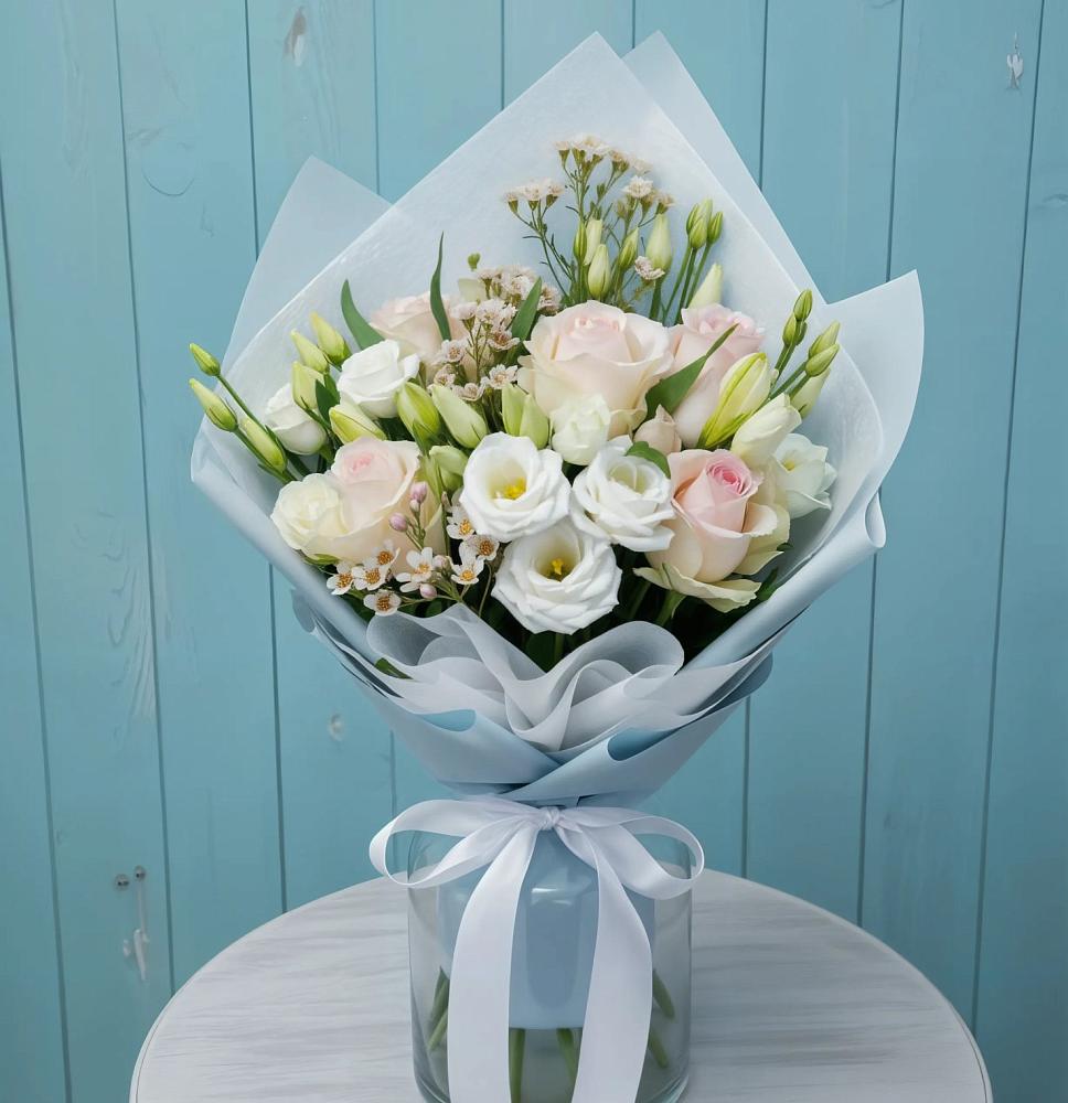 Букет цветов из: Розы и Лизиантусы в Голиково