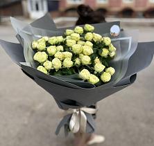 Букет Белые кустовые розы Солинеро в Голиково