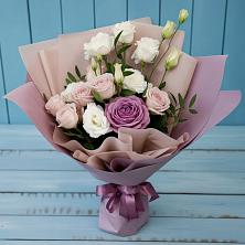 Букет цветов из:  Розы и Лизиантусы в Голиково