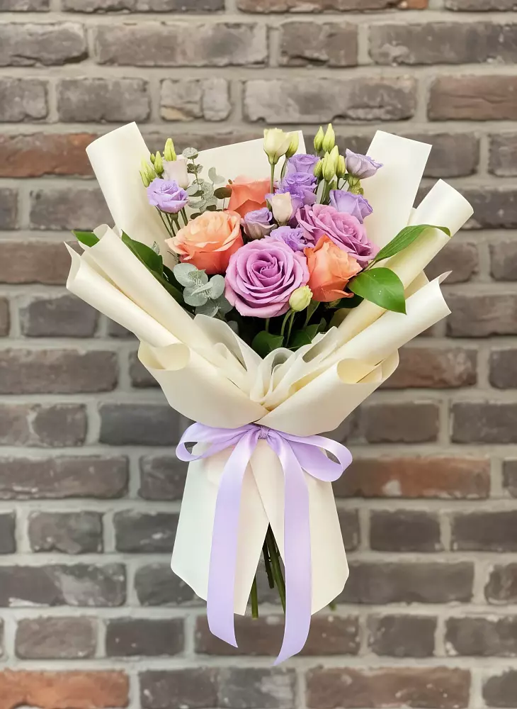 Букет цветов из: Лизиантусы и Розы в Голиково