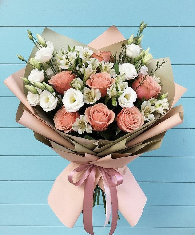 Букет цветов из: Розы, Альстромерии и Лизиантусы в Голиково