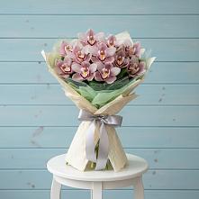 Букет цветов из:  Орхидеи и Розы в Голиково