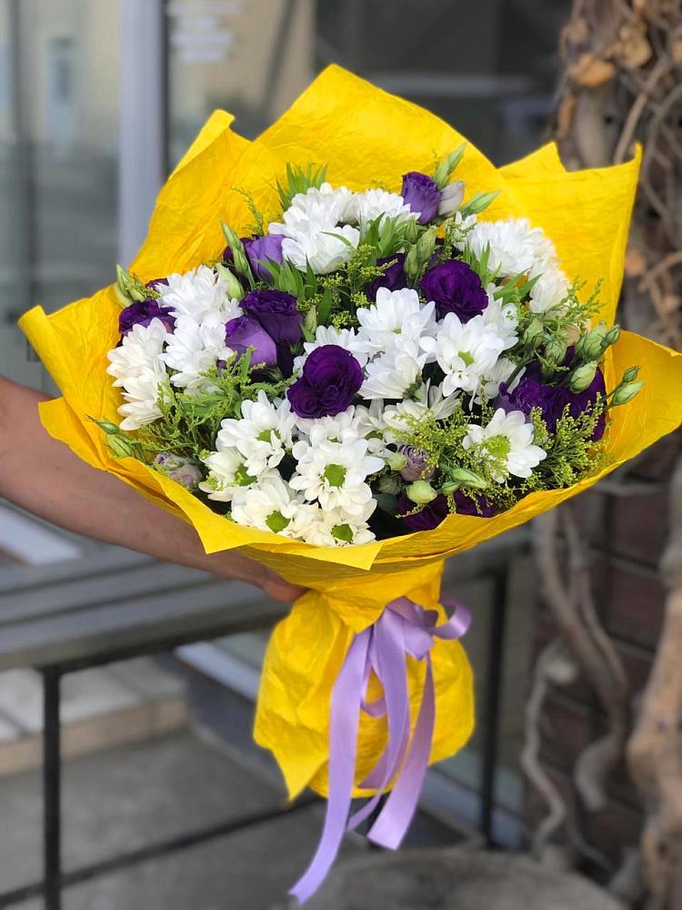 Букет цветов из: Ирисы, Хризантемы и Ромашки в Голиково
