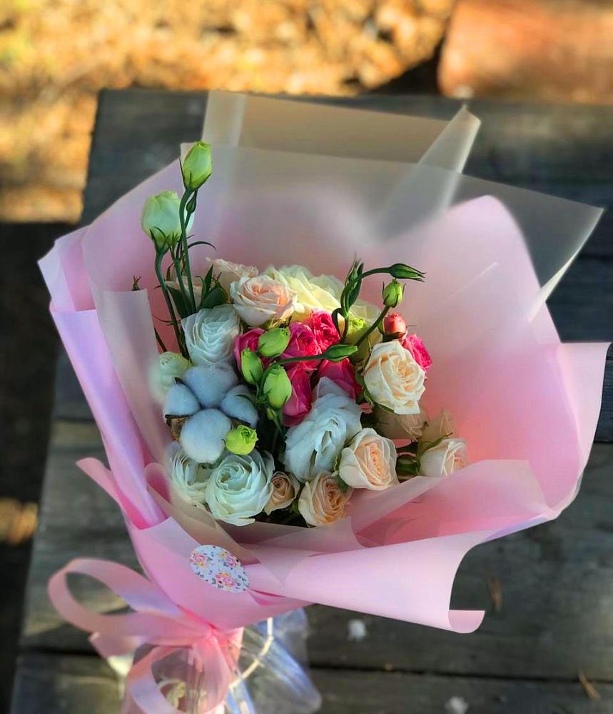 Букет цветов из: Розы и Лизиантусы в Голиково