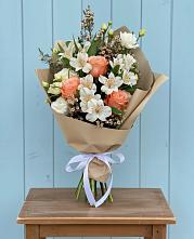 Букет цветов из:  Альстромерии, Лизиантусы, Розы и Хризантемы в Голиково