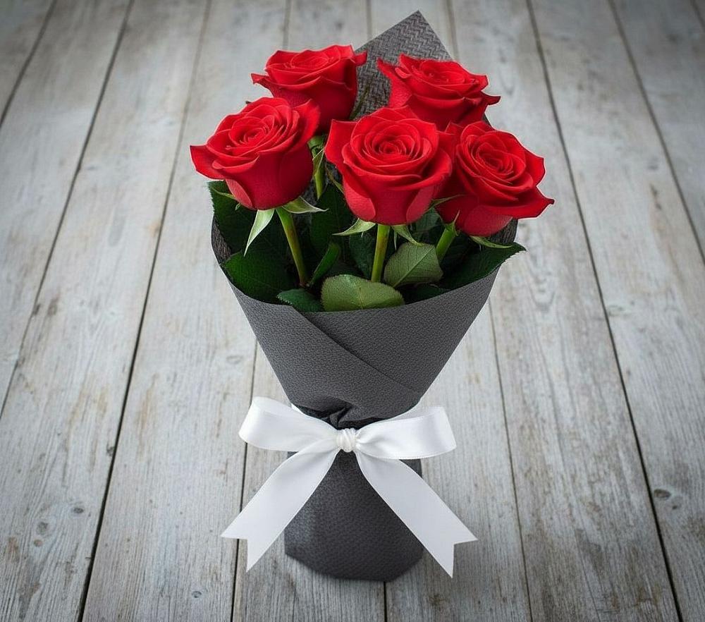 Букет 5 Красных роз Эдлесс Лав в Голиково