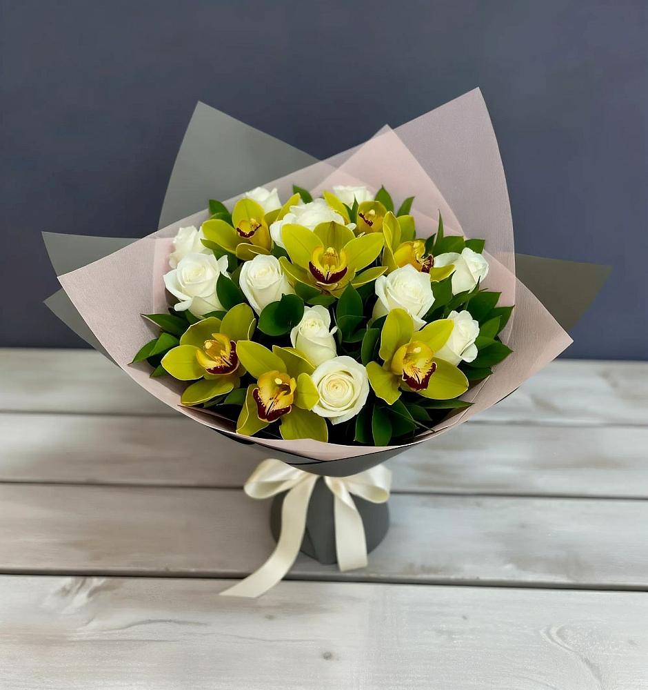 Букет цветов из: Орхидеи и Розы в Голиково