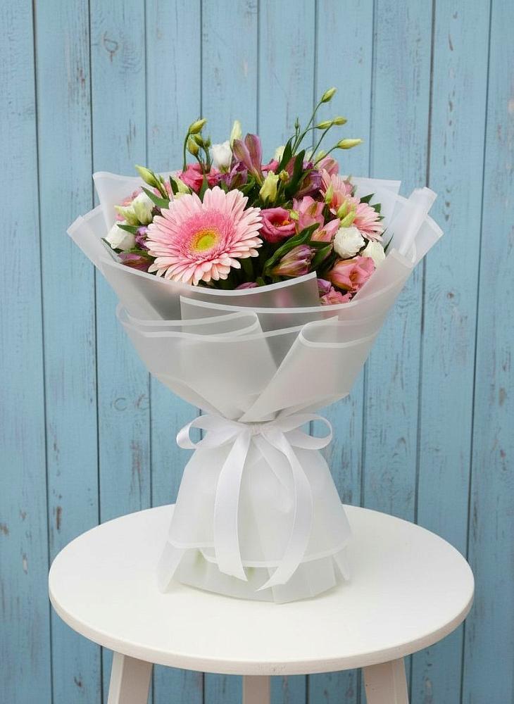 Букет цветов из: Герберы, Альстромерии и Лизиантусы в Голиково