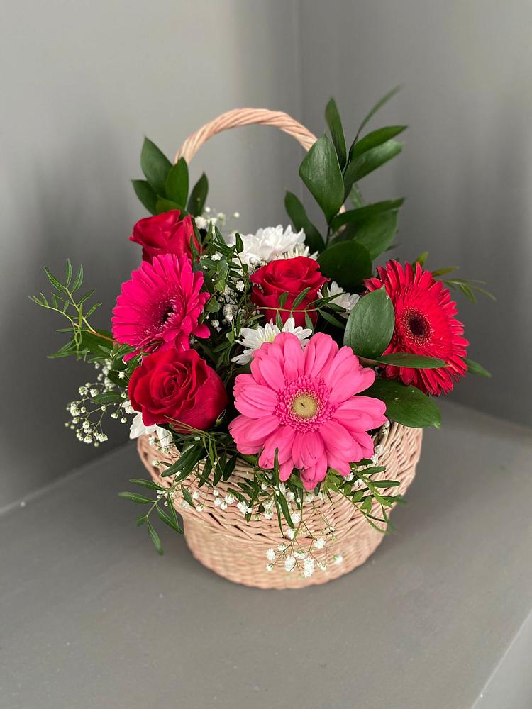 Цветочная композиция из Розы, Хризантемы и Герберы в корзине в Голиково