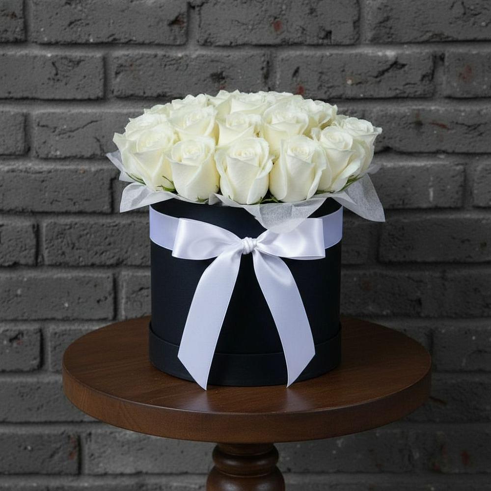 Цветочная композиция из Розы в шляпной коробке в Голиково