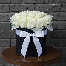 Цветочная композиция из Розы в шляпной коробке в Голиково