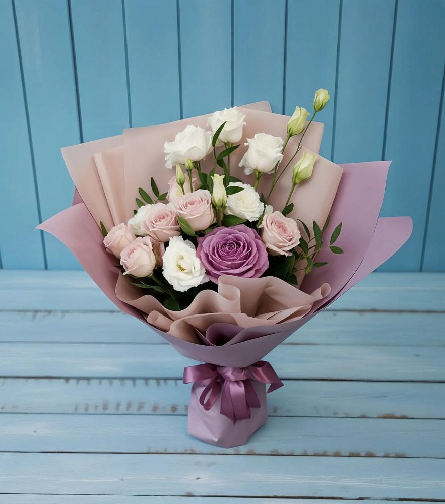 Букет цветов из: Розы и Лизиантусы в Голиково